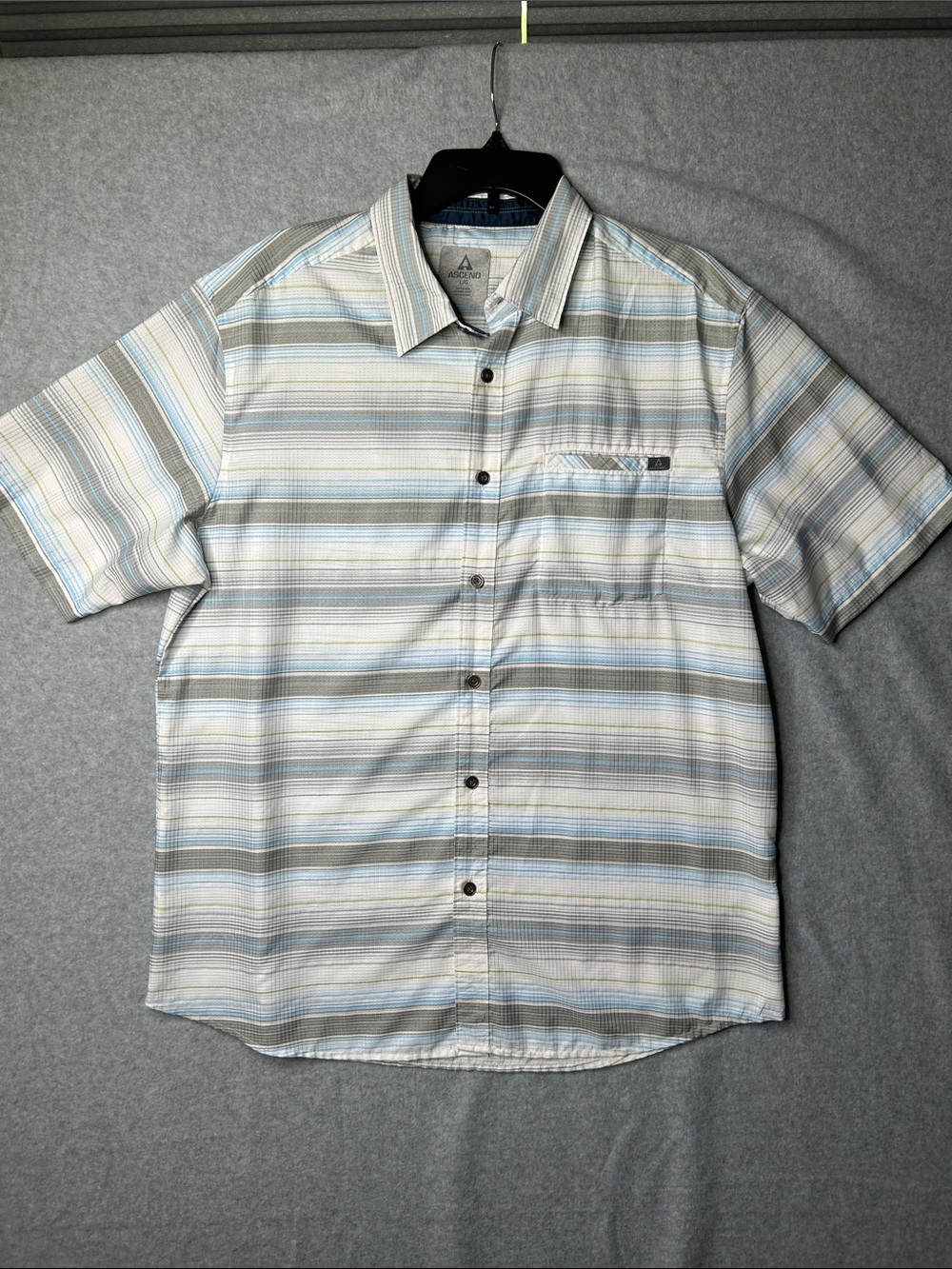 Ascend‎ Men's Short-Sleeve Button-Down Shirt in White, Light Blue, Gray Stripes